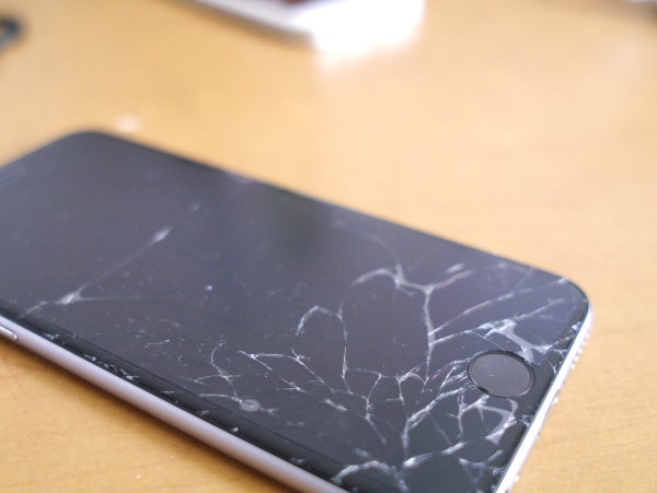 【続報】使用して７ヶ月iPhone6のガラスが割れる・・・アップルケア